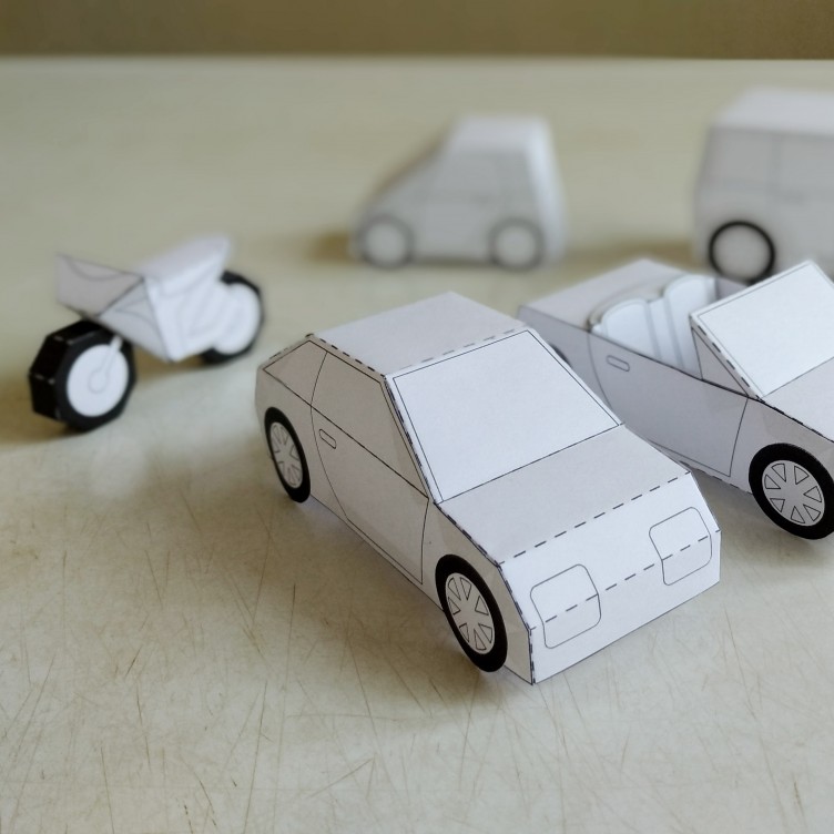 5 jouets en papier VOITURES ET MOTO