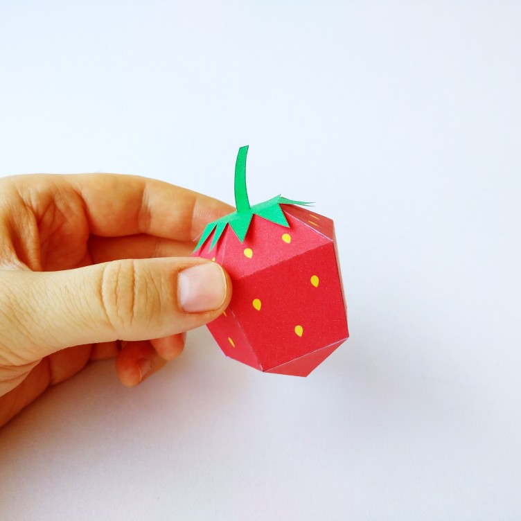 Paper toy FRAISE